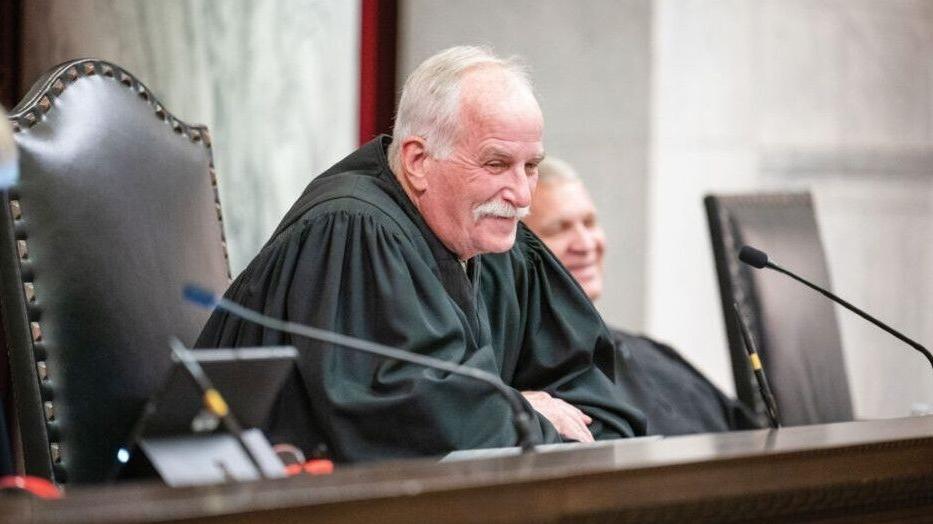 Hutchison to fill Supreme Court vacancy temporarily